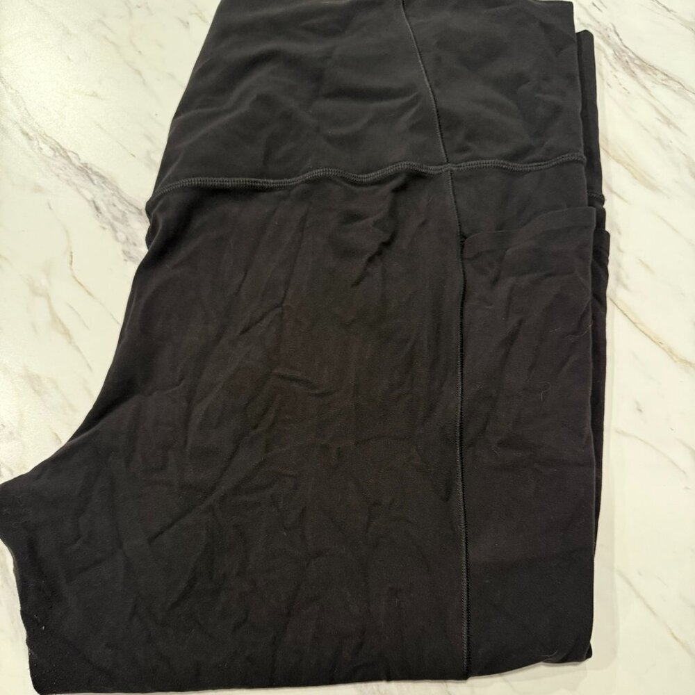 Athleta Black Salutation Stash 7/8 Leggings with pockets